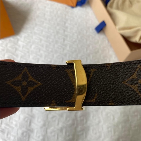 ❌RESERVE❌LV INITIALES 30MM
REVERSIBLE - Picture 8 of 11